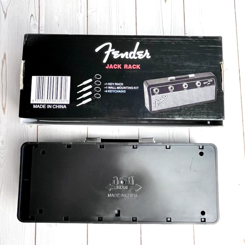 Fender Guitar Jack Rack Wall Mount Key Rack Mini Amp Design 4 Keychains Boxed - Picture 3 of 5